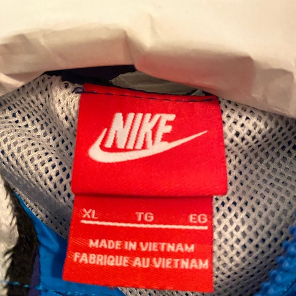 Boy’s Nike windbreaker - Picture 3 of 3